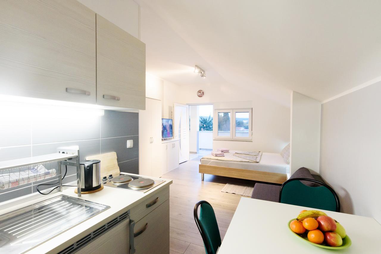 Apartmani Orhideja Gornji Karin Ngoại thất bức ảnh