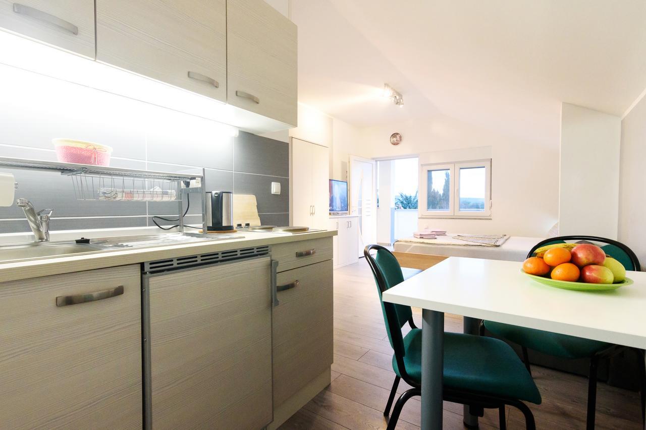 Apartmani Orhideja Gornji Karin Ngoại thất bức ảnh