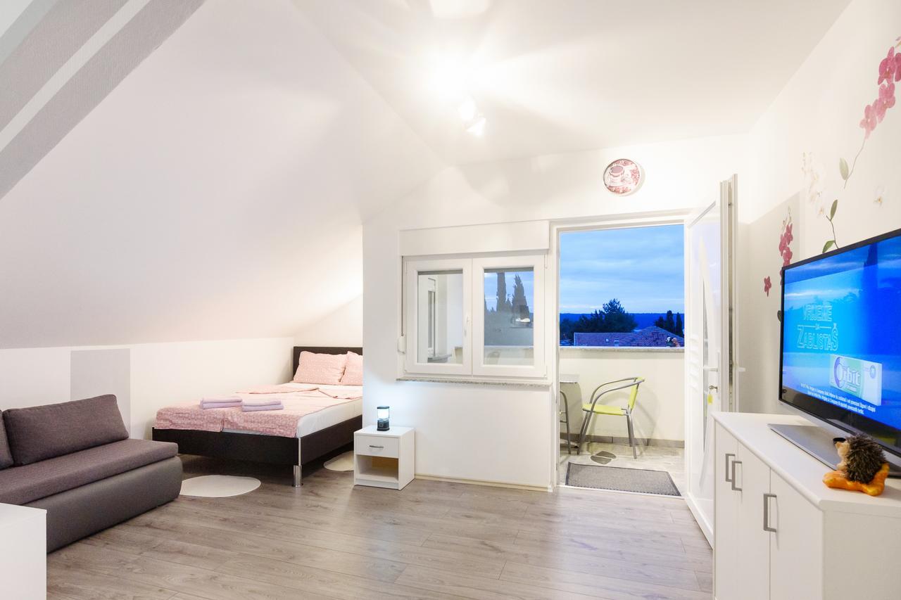 Apartmani Orhideja Gornji Karin Ngoại thất bức ảnh