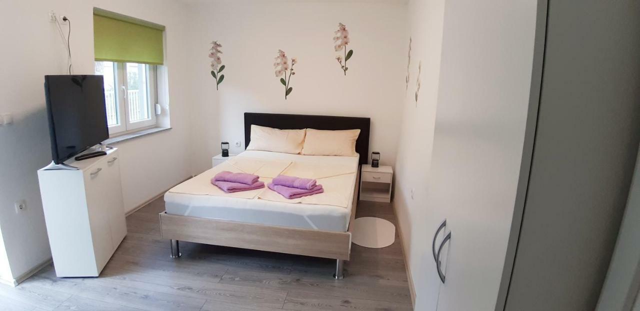 Apartmani Orhideja Gornji Karin Ngoại thất bức ảnh