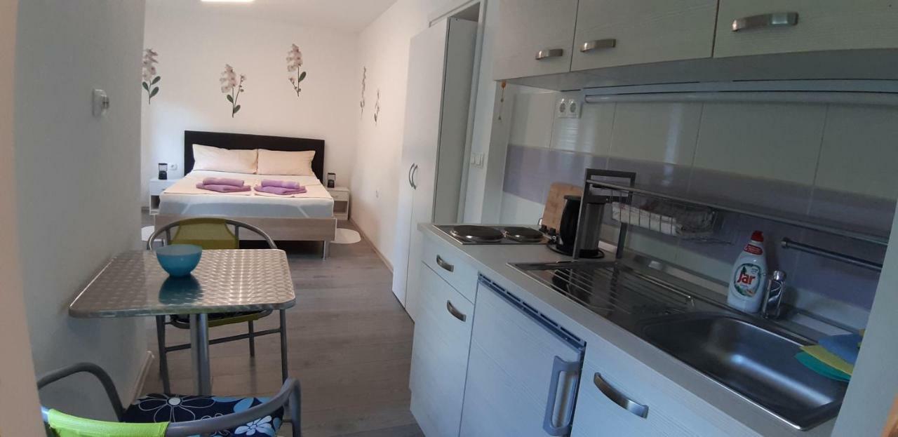 Apartmani Orhideja Gornji Karin Ngoại thất bức ảnh